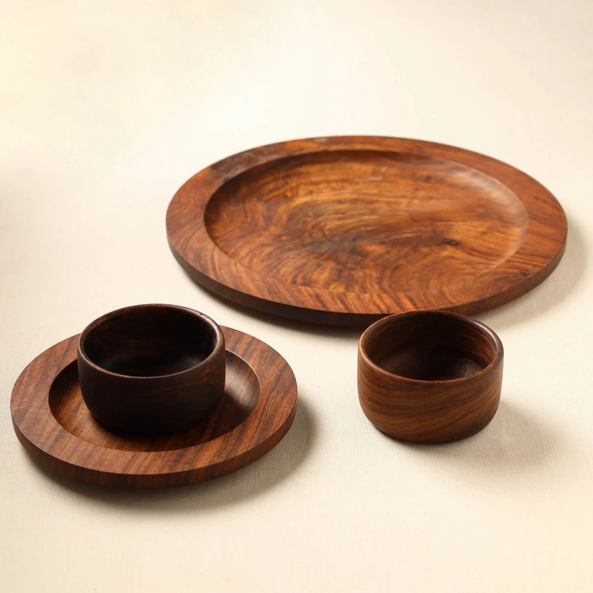 Handcrafted Sheesham Wooden Dinner Set (2 Plates & 2 Bowls)